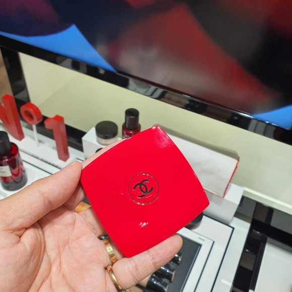 LIMITED EDITION CHANEL BRUSH AND MIRROR SET - Picture 5 of 6